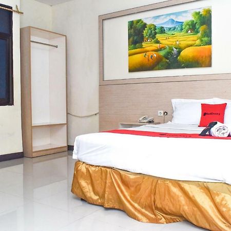 Reddoorz Plus Near Sultan Hasanuddin Airport Macasar Exterior foto