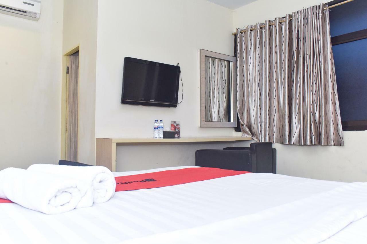 Reddoorz Plus Near Sultan Hasanuddin Airport Macasar Exterior foto