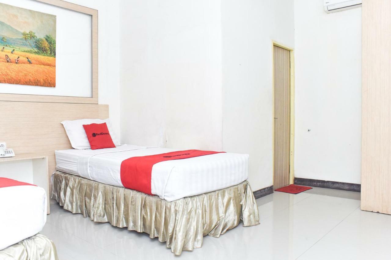 Reddoorz Plus Near Sultan Hasanuddin Airport Macasar Exterior foto