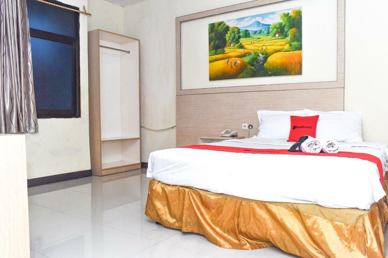 Reddoorz Plus Near Sultan Hasanuddin Airport Macasar Exterior foto