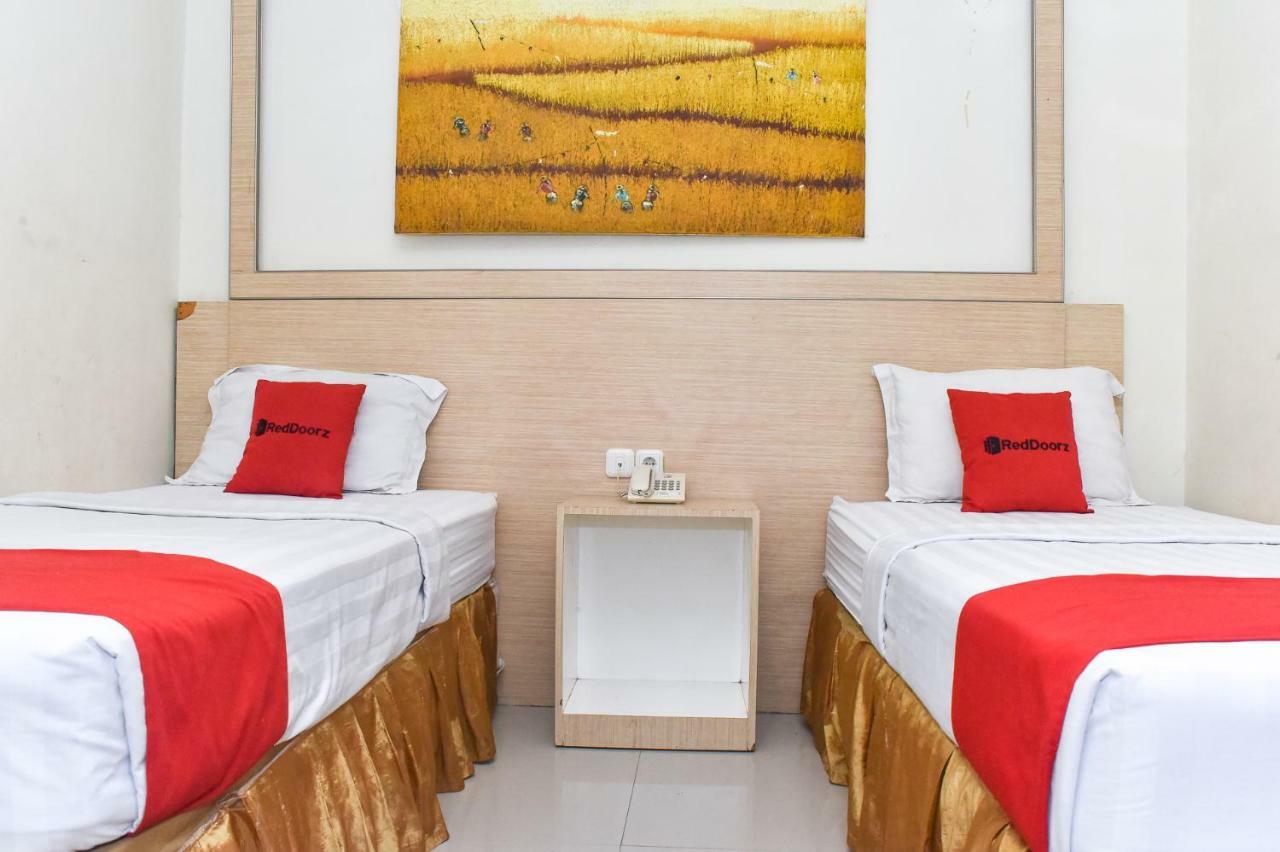 Reddoorz Plus Near Sultan Hasanuddin Airport Macasar Exterior foto