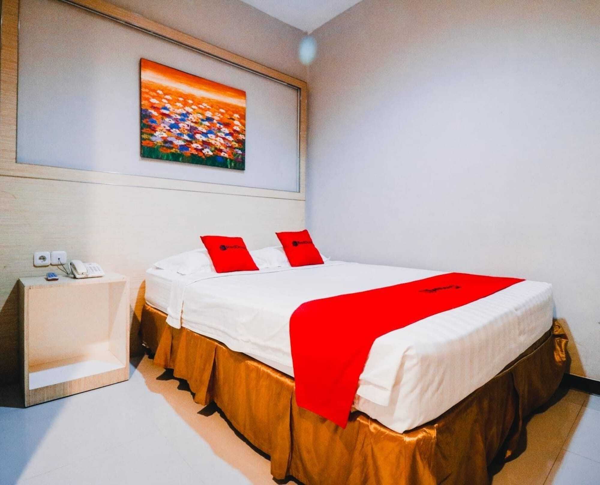 Reddoorz Plus Near Sultan Hasanuddin Airport Macasar Exterior foto